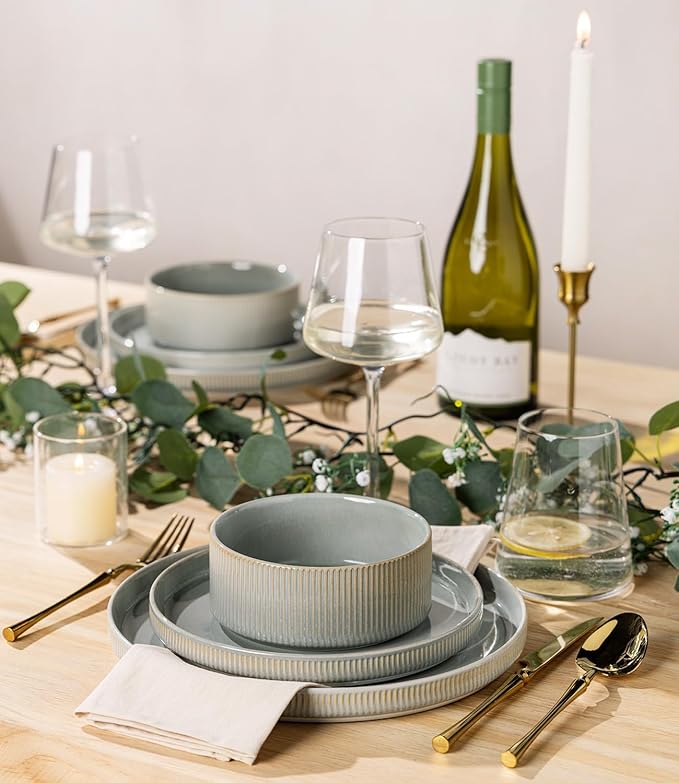 TheTerra Ceramic Dinnerware Sets for 6, 18 Pieces Porcelain Lightweight Plates and Bowls Sets, Scratch Resistant Dish Set, Oven & Microwave & Dishwasher Safe, Desert Sage