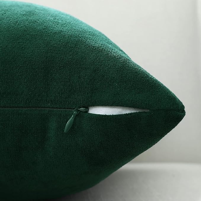 Jeneoo Decorative Hunter Green Christmas Throw Pillow Covers Rustic Farmhouse Super Soft Square Chenille Comfy Solid Cushion Couch Cases for Sofa Bedroom Chair (Set of 2, 14 x 14 Inches)