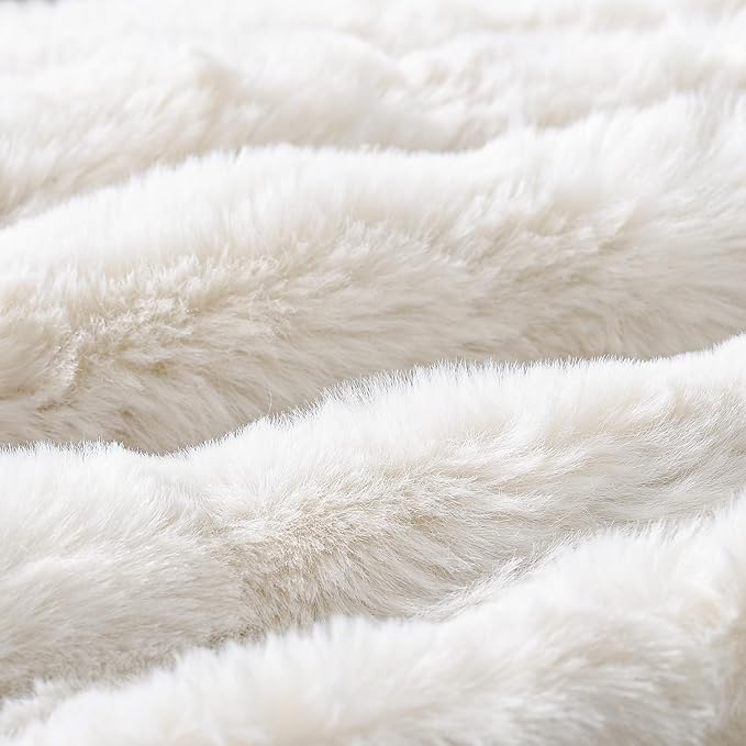 MADIZZ Pack of 2 Thick Plush Wool Throw Pillow Covers 22x22 Inch Cream Soft Neutral Decorative Throw Pillows Accent Boho Cushion Covers for Couch Sofa Bedroom Pillow Shell