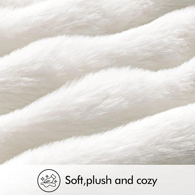 MIULEE Pack of 2 Decorative Pillow Covers Thick Soft Plush Faux Fur Throw Pillows Christmas Luxury Home Decor for Winter Holiday Couch Bedroom Living Room Sofa,18x18 Inch White