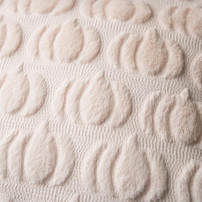 GEEORY Fall Pumpkin Throw Pillow Covers 20x20 Inch Set of 2, Autumn Soft Plush Faux Fur Wool Decorative Farmhouse Holiday Cushion Case for Home Decoration (Beige) GC002-20