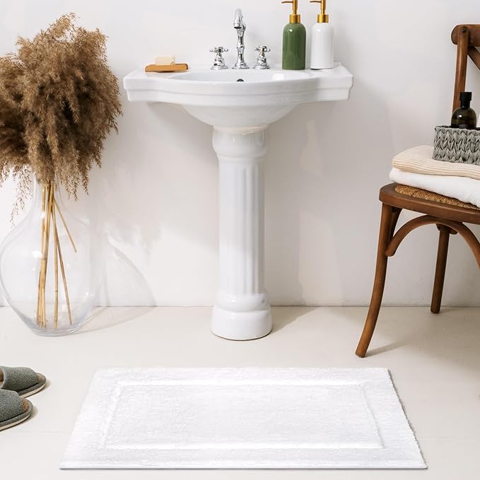 GRANNY SAYS Microfiber Bathroom Rugs Non Slip Washable, Water Absorbent Bath Mats for Tub, Soft Bath Mats for Bathroom Floor & Shower, Bath Rug, 20" x 32", White Bath Rugs