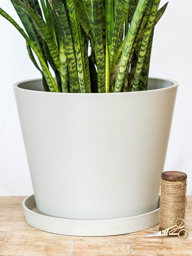 Selva Planter 16-inch, White, Indoor/Outdoor
