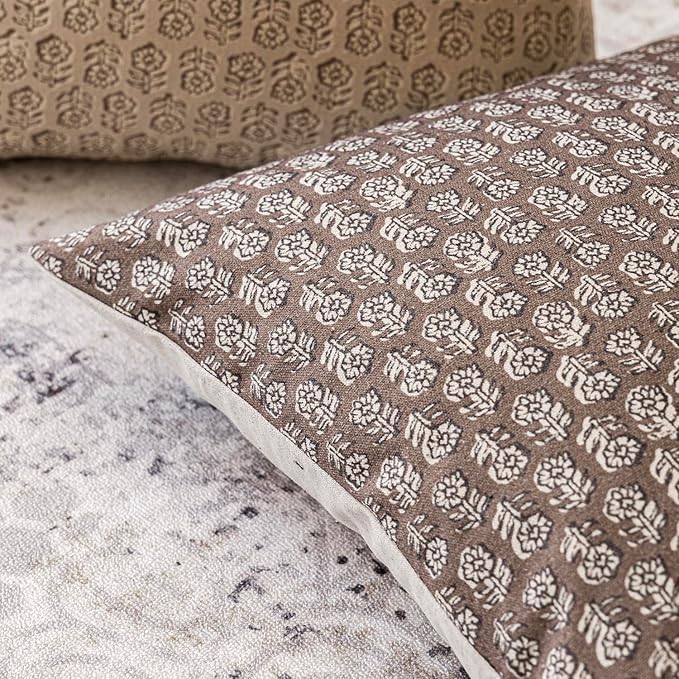 Foindtower Set of 2 Decorative Neutral Floral Print Throw Pillow Covers Vintage Accent Farmhouse Cushion Covers Boho Home Decor for Sofa Couch Chair Bedroom Living Room,22×22 Inch,Brown